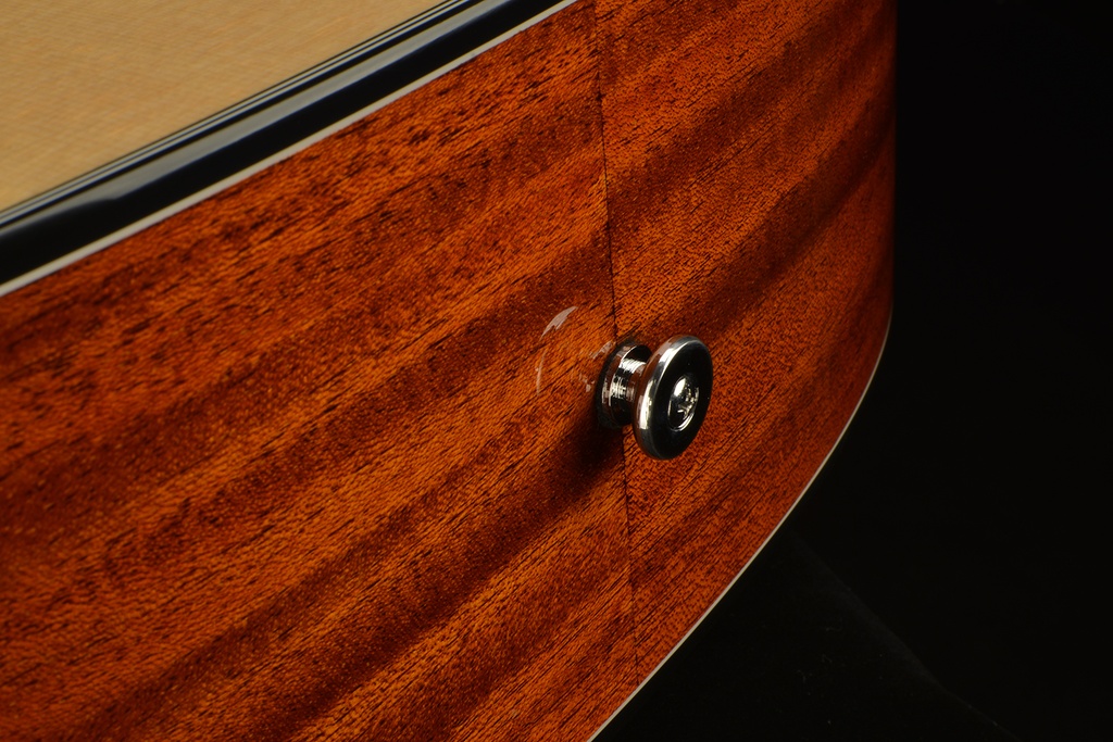 D2-130_endpin.jpg?format=2500w